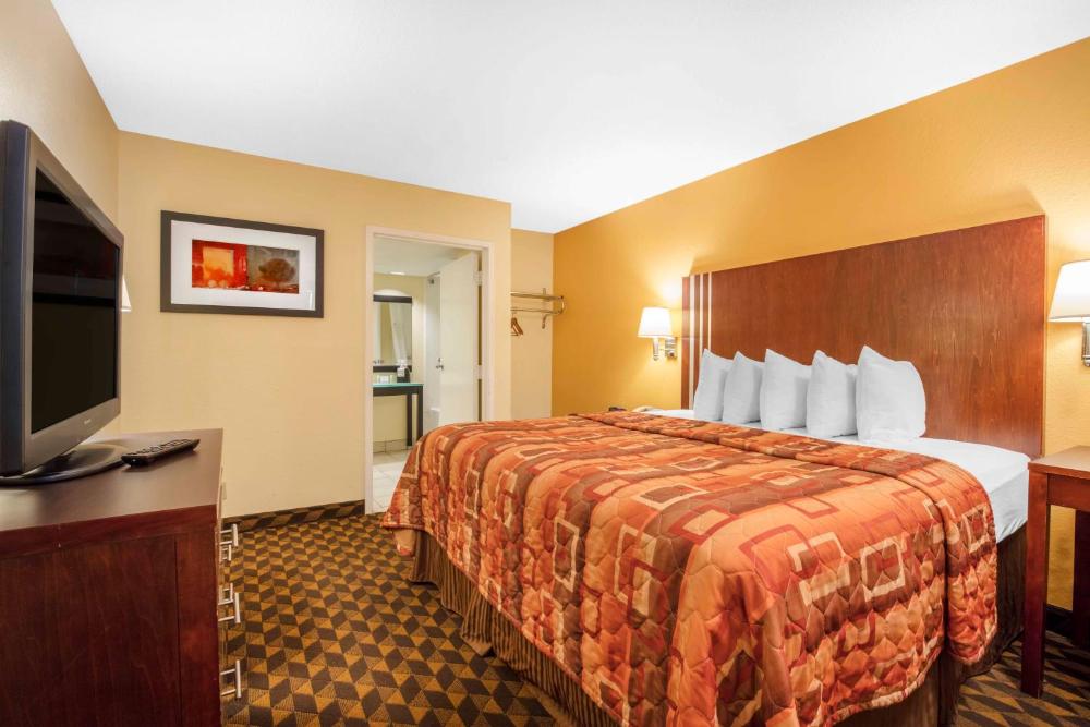 King Room - Non-Smoking interior
